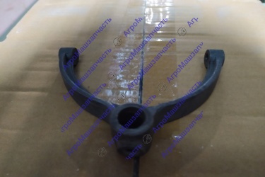 ВИЛКА КОРОБКИ ПЕРЕКЛЮЧЕНИЯ ПЕРЕДАЧ 1-4 ПЕРЕДАЧИ 3302 31029-1702024 ЛАПКА С ОТВЕРСТИЕМ